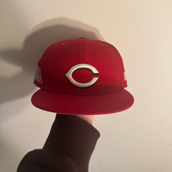 New Era Cincinnati Reds Fitted Hat - Picture 1 of 5